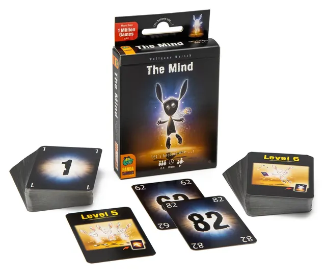 The Mind box with number cards, level cards, life cards and throwing star cards